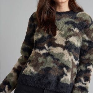 Cloth & Stone Fuzzy Camo Sweater Size Small